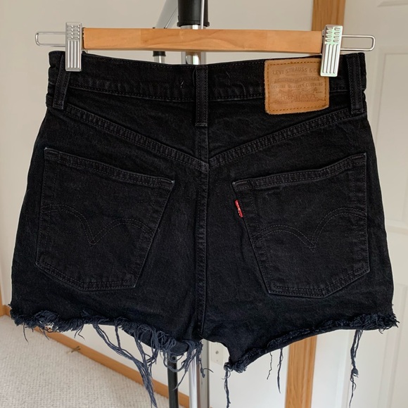 Levi's Pants - Levi’s Ribcage Jean Shorts Size 25